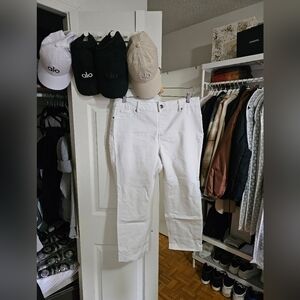 ALO Yoga Women's White Cropped Pants